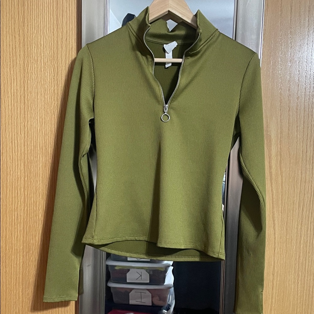 H & M Olive Green Quarter-Zip Pullover size Medium Thumb Holes